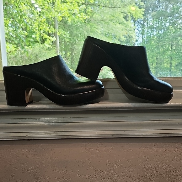 Vince, Women's Black Leather Clogs Size 8 - Picture 1 of 16